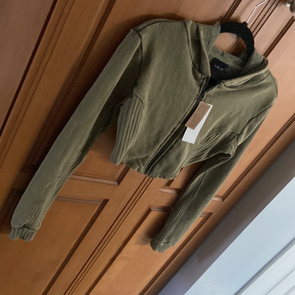 RARE Crop Jacket NWT Urban